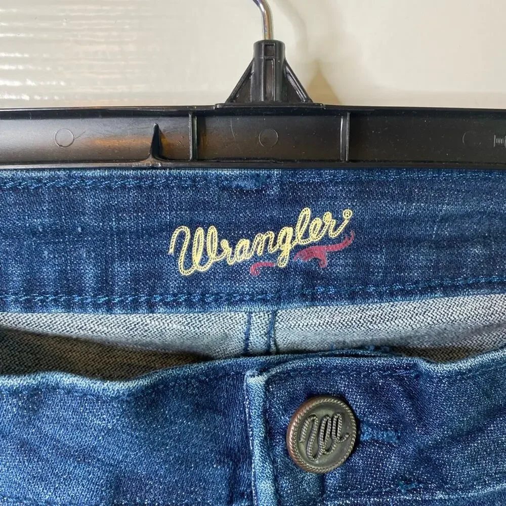 Wrangler Women's Sophia Mid-Rise Flare Leg Blue Jeans. Size 11 Regular Fit